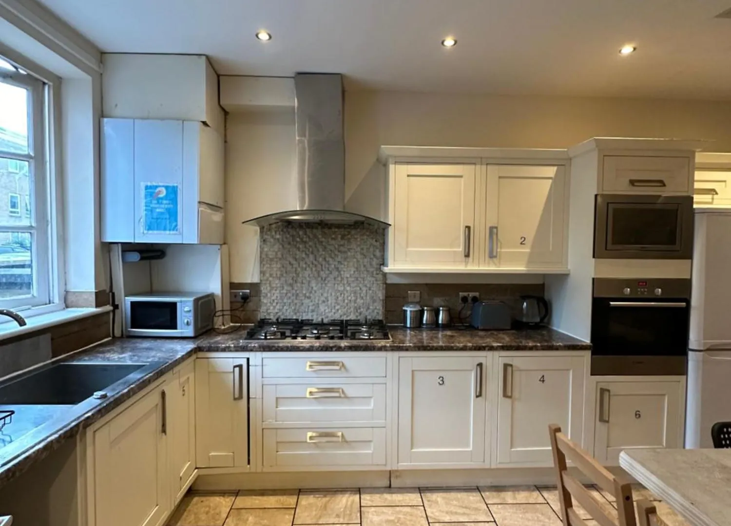 Luxury Room In Central London!6 Bedroom With 2 Bath & Separate Wc! 英国