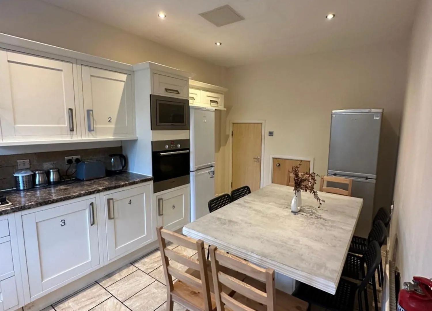 Luxury Room In Central London!6 Bedroom With 2 Bath & Separate Wc! Homestay London