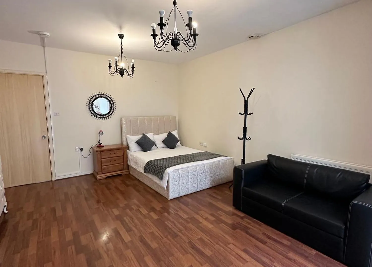 Luxury Room In Central London!6 Bedroom With 2 Bath & Separate Wc! Homestay London