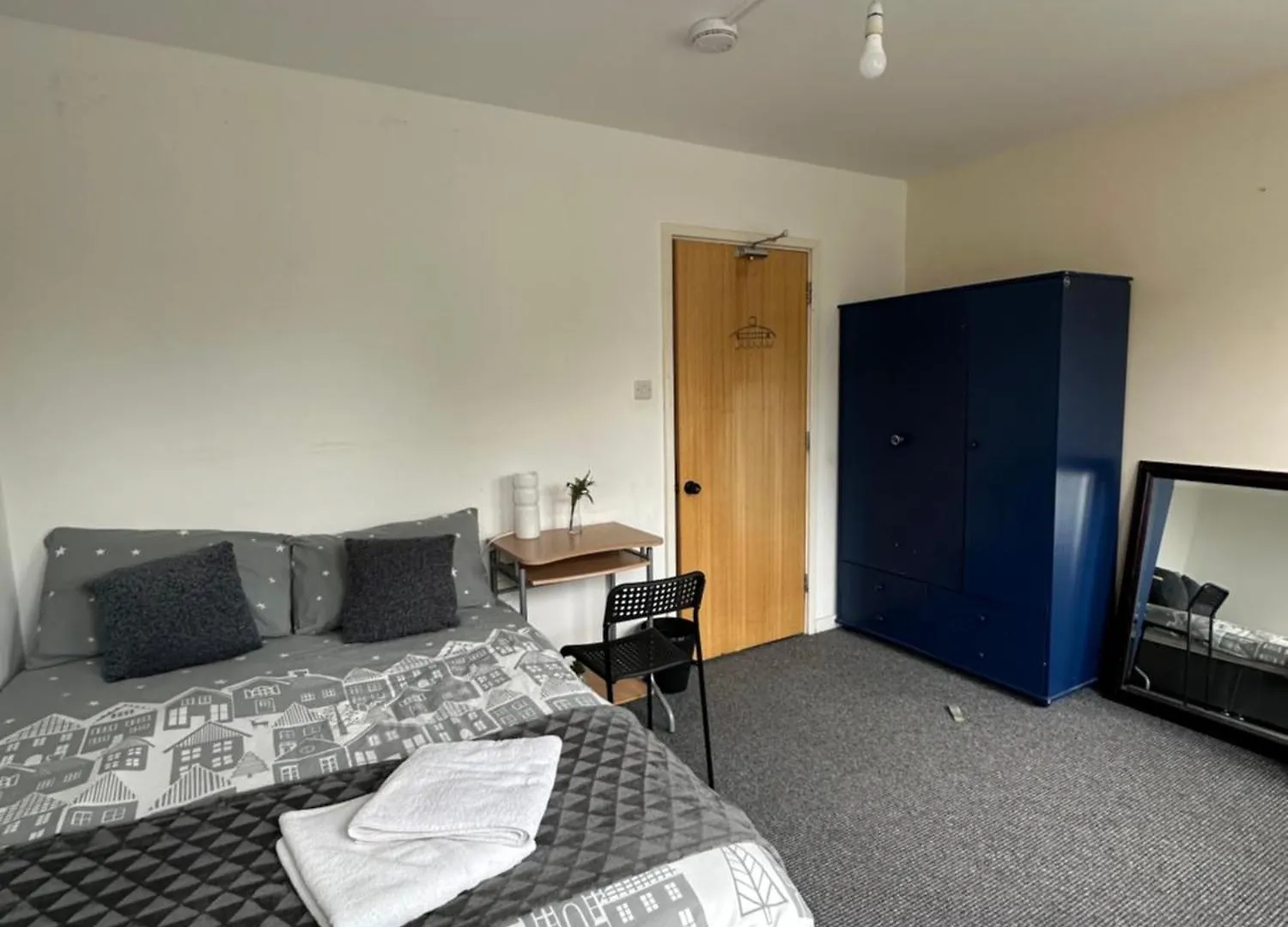 Homestay Luxury Room In Central London!6 Bedroom With 2 Bath & Separate Wc!