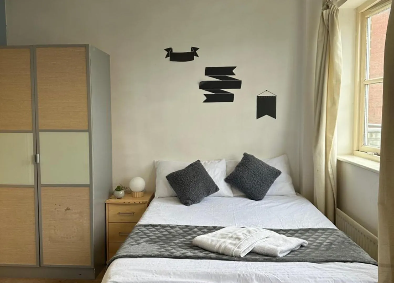 Luxury Room In Central London!6 Bedroom With 2 Bath & Separate Wc!