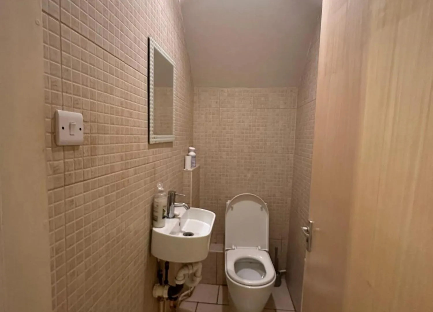 Homestay Luxury Room In Central London!6 Bedroom With 2 Bath & Separate Wc!